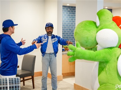 山本由伸遇上耀西　「Yoshi宇宙」重現蜘蛛人互指迷因