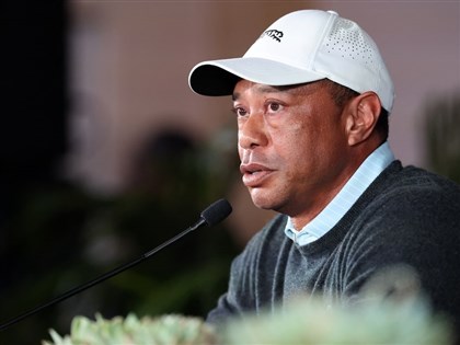 老虎伍茲涉藥物影響下駕駛　車禍被逮上銬前稱與「總統」通話