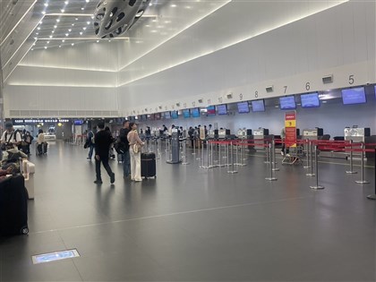 雷雨影響 台中機場暫停地面作業