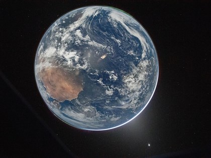 阿提米絲2號前進月球　首批震撼美照傳回地球