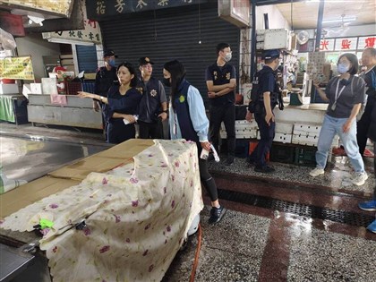 高雄春捲疑食物中毒案　檢察官赴正義市場調查