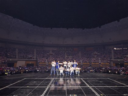 Super Junior首爾演唱會護欄倒塌觀眾墜落3傷　經紀公司致歉