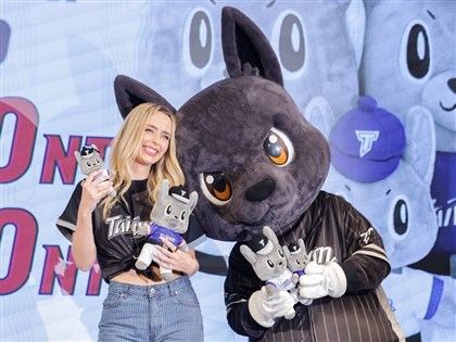 費仔妻韓納與歐告相見歡　告白大喊：I Love歐告