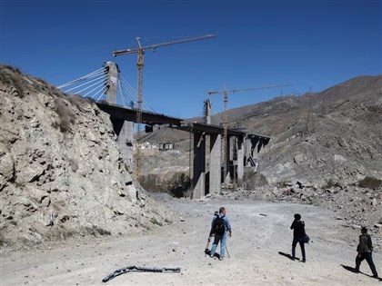 川普最後期限逼近　伊朗：美以攻擊2座橋樑等基礎設施