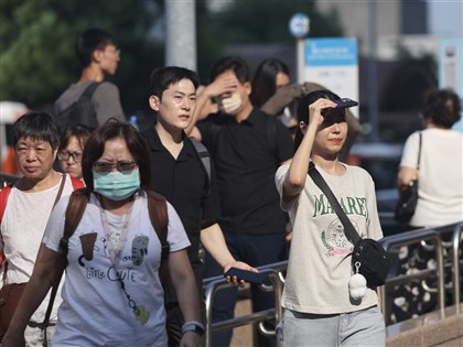 颱風辛樂克將成形距台遠  10日偏熱台東防焚風