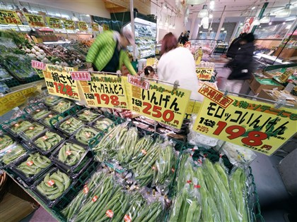 日本評估暫停食品消費稅　引發產業界反彈