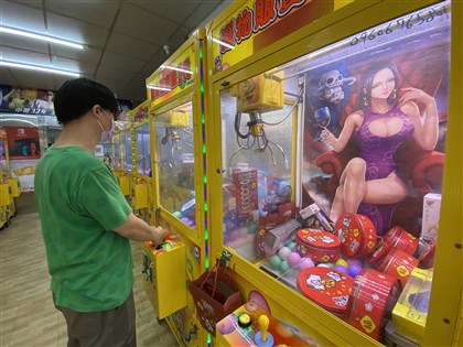 新北市擬放寬夾娃娃機店離學校距離　遭議會退回