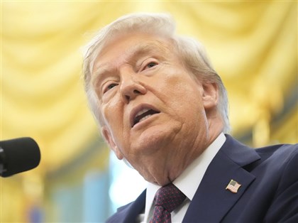 川普下令美國海軍封鎖荷莫茲海峽 攔截向伊朗付通行費船隻