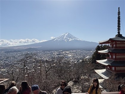 富士山現濃煙火光　日本澄清燒山作業非火警