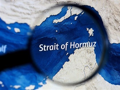 荷莫茲海峽遭雙重封鎖　美伊比誰撐更久如同「生存遊戲」