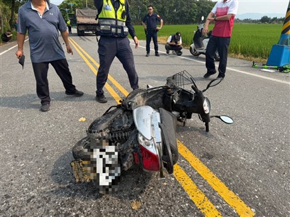 與曳引車相撞　花蓮鳳林雙載機車2人不治