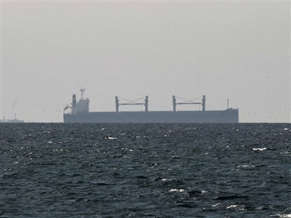 荷莫茲海峽未全面停航　美軍封鎖首日仍有八艘船通行