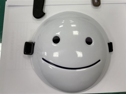 台中男夜間戴面具行走　警察獲報壓制受輕傷