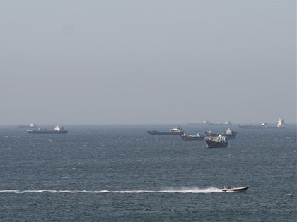 伊朗再關荷莫茲海峽　中印船舶似被迫折返、航運停擺