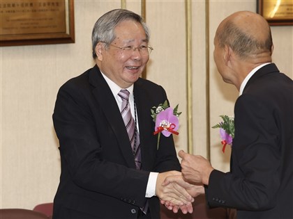 宣誓就職立委　許忠信：優先執行民眾黨政策與黨團決議