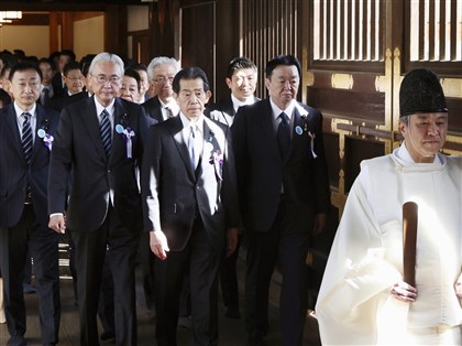 高市內閣成員首現參拜靖國神社　126名跨黨派議員參加