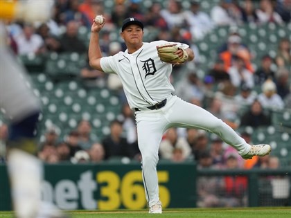 李灝宇連2場敲安首度選保送　解鎖二壘新位置[影]