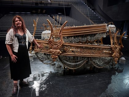 歌劇魅影後台解密　機關布景虛實打造華麗舞台