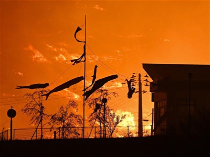 日本岩手山林大火延燒逾200公頃　逼近民宅自衛隊救援[影]