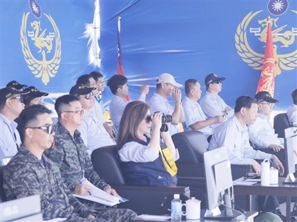 時隔7年部會首長登太平島　管碧玲主持南援九號演練