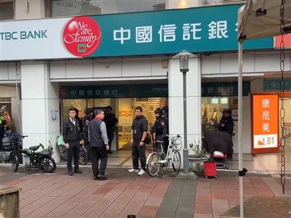 北市忠孝東路4段中信銀行遭搶　警方制伏犯嫌