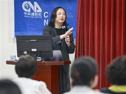 「我是海外特派員」培訓　唐鳳勉AI應是仁工智慧