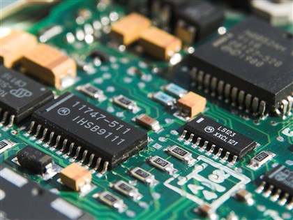 路透：美國命設備商暫停出貨中企華虹半導體