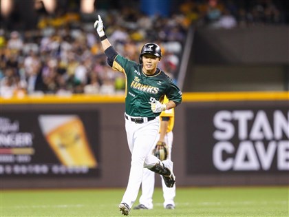 王柏融生涯百轟達陣　中職史上第28人