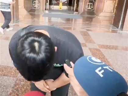 酒駕撞死運將遭判10年　邱軍鞠躬道歉：努力和解