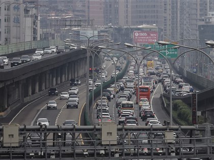 勞動節連假首日　國道上午9路段易塞