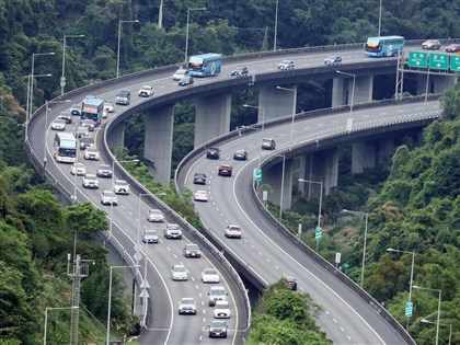 連假收假日國道11路段易塞　國5北返車潮估上午湧現