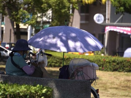 南高屏台東防逾36度高溫　吳德榮：鋒面傍晚到各地轉雨