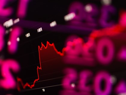 台股收40705點首度站上4萬點　漲點1778點齊創新高