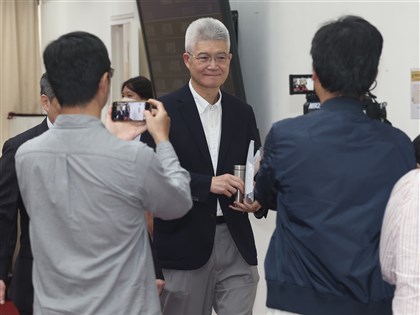 公視議題引朝野爭議　李遠：胡元輝100%合法董事長