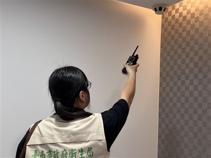 台南研醫明診所疑藏針孔　負責人30萬、店長5萬交保