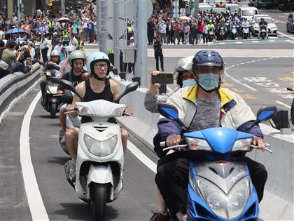 新北籲淡江大橋機車道勿超車　侯友宜：安全最重要
