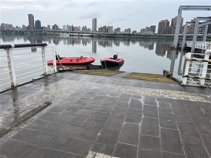 台北大稻埕碼頭跳水救落水翁　文大生遺體尋獲
