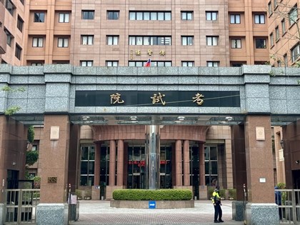 考試院拍板公務員考績分3等 未達良好且未改善免職