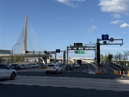 預估淡江大橋17日仍塞　公路局籲改走關渡大橋、行前查路況
