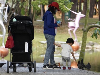 卓榮泰:0到18歲全程支持 育嬰假升級育兒假適用至6歲