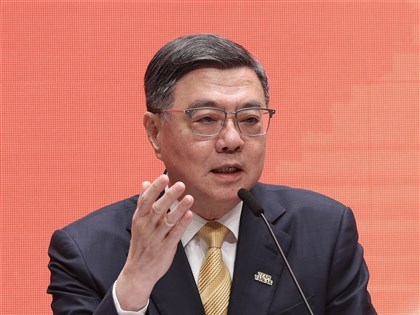 卓榮泰：0到18歲全程支持　育嬰假升級育兒假適用至6歲