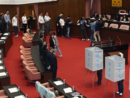 總統彈劾案立院表決綠反對　藍白闖關失敗
