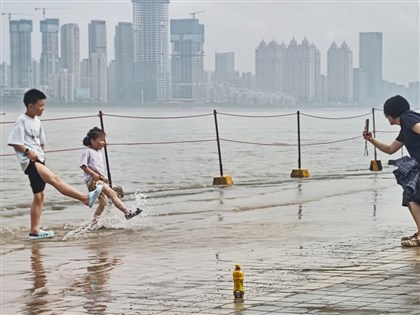 豪雨來襲中國發布紅色災害預警　武漢停課停業