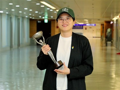 楊双子摘國際布克獎返台：台灣文學從沒輸給任何人