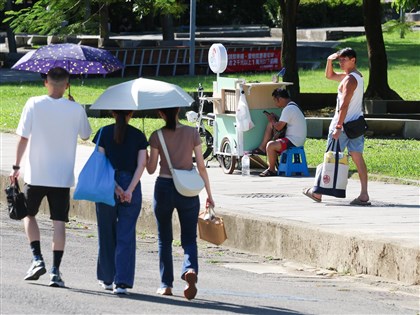 北市發布熱浪預警　籲待在室內、外出做好防曬