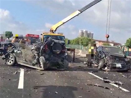 國1台南永康段9車追撞6傷送醫 車流一度回堵