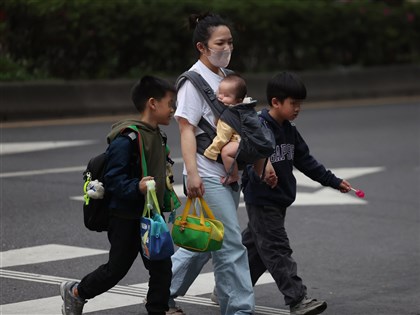 育兒假怎麼請、育兒津貼如何6+3?QA一次看