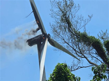 雲林麥寮風場風機起火　台電：疑因零件過熱燒損