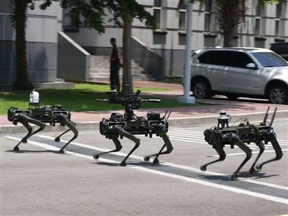 中科院曝光3型軍規機器狗　可執行偵蒐警巡高風險任務