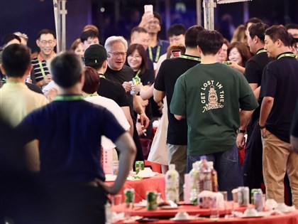 黃仁勳首次辦桌謝員工  高喊台灣生態系站在一起